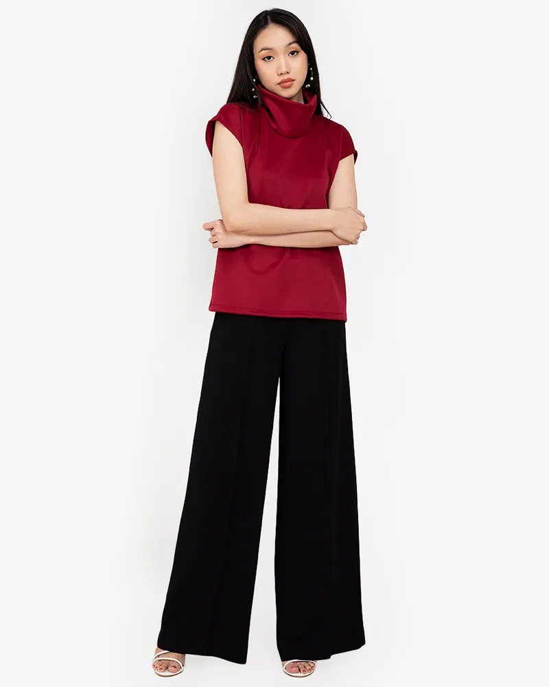 LORICA HIGH COLLARED TOP