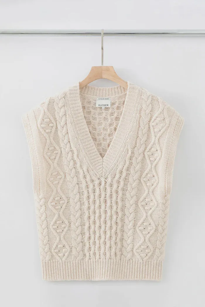 N.105 Cashmere Blend Deep V Cable Vest Shell
